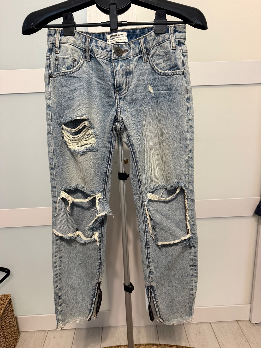 One Teaspoon Freebirds Distressed Skinny Jeans 26